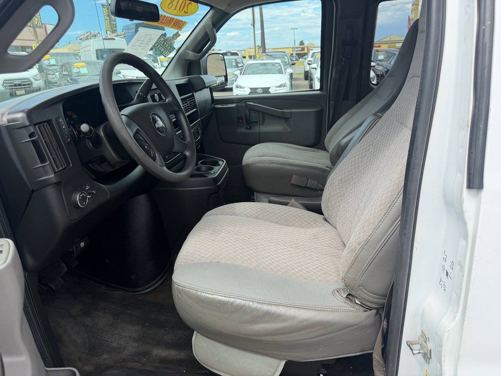 Used 2018 Chevrolet Express 3500 LT w/ LT Preferred Equipment Group RWD image 17