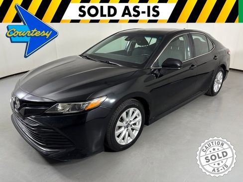 Used 2019 Toyota Camry LE FWD image 4
