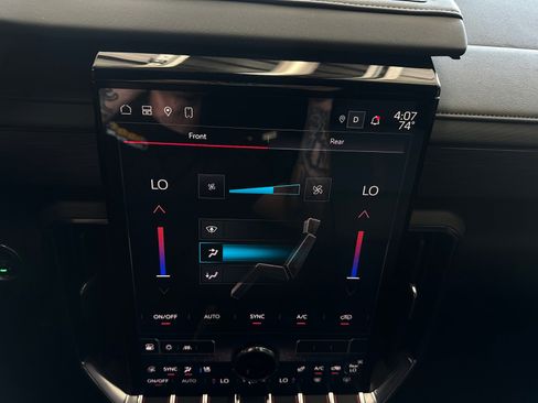 Used 2024 GMC Acadia AT4 w/ Luxury Package AWD/4WD image 18