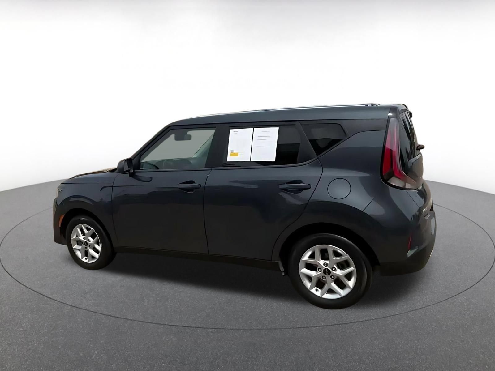 Used 2025 Kia Soul LX w/ LX Technology Package FWD image 9