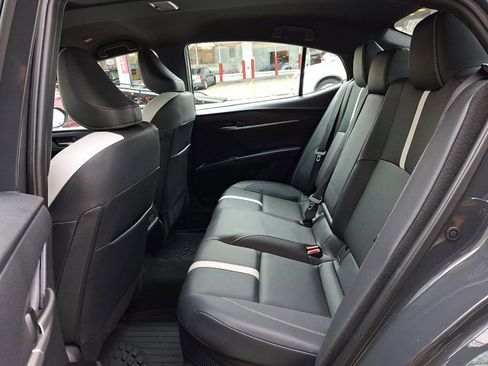 Used 2025 Toyota Camry SE w/ Convenience Package image 10