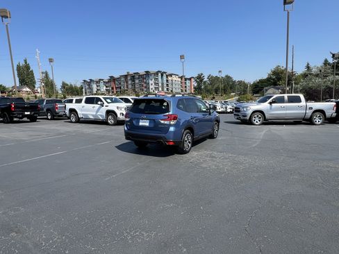 Used 2019 Subaru Forester Premium w/ All-Weather Package AWD/4WD image 6