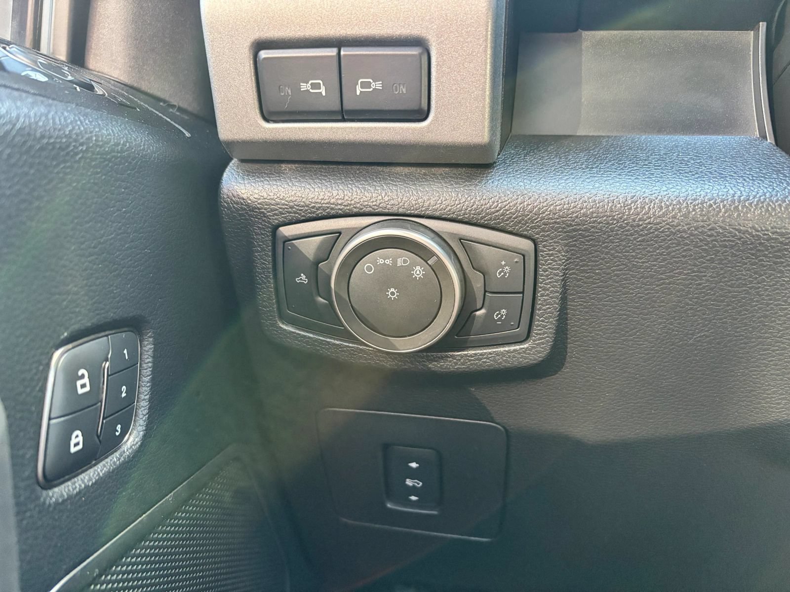 Used 2017 Ford F150 Raptor w/ Equipment Group 802A Luxury AWD/4WD image 38