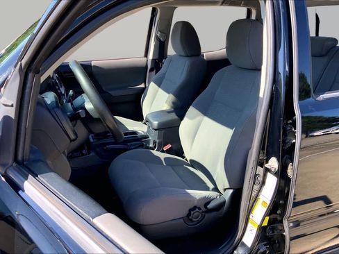 Used 2017 Toyota Tacoma SR RWD image 8