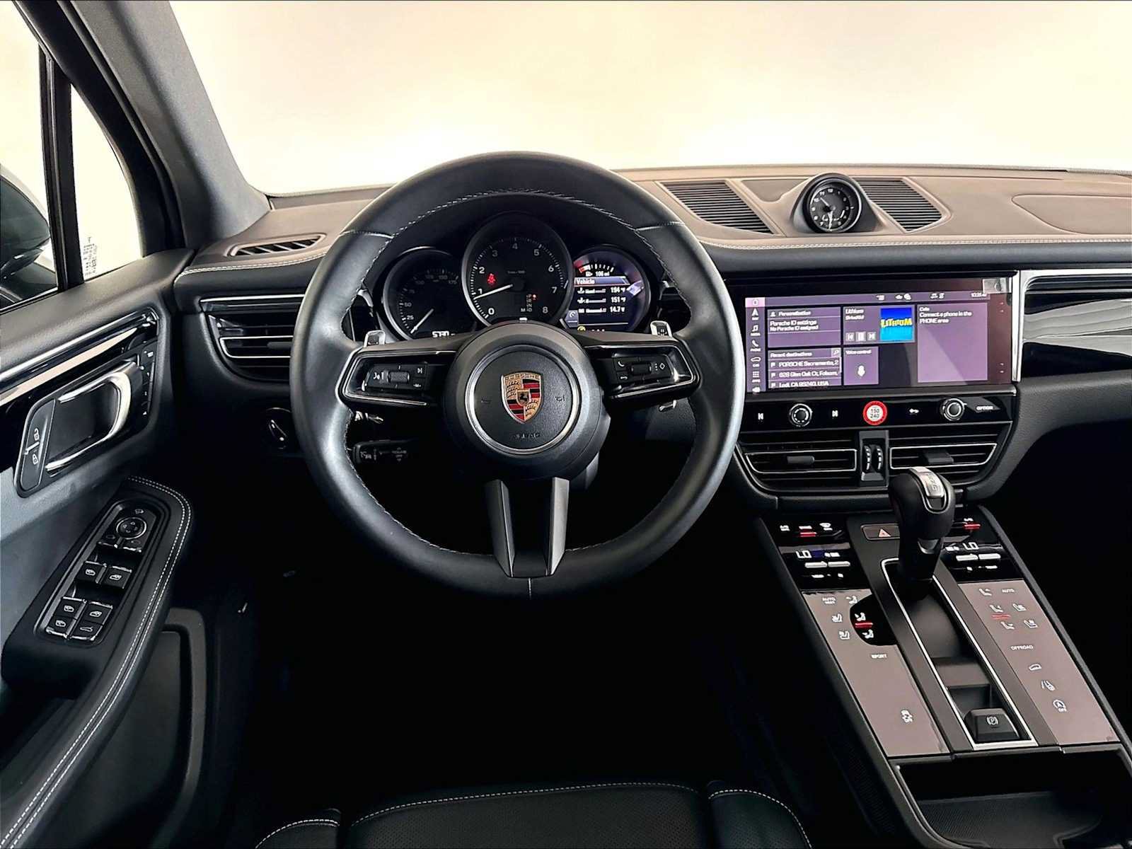 Used 2026 Porsche Macan AWD/4WD image 17