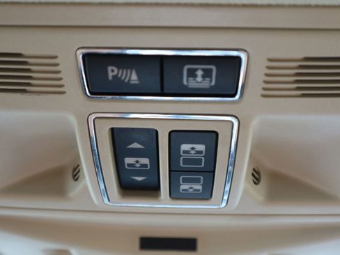 Used 2011 Jaguar XJ L RWD image 29