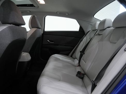 Used 2025 Hyundai Elantra Limited FWD image 24