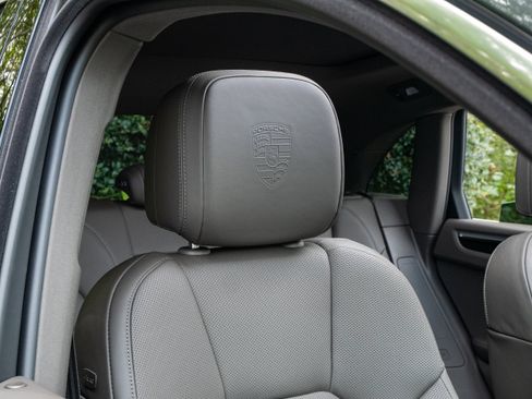 Used 2024 Porsche Macan image 34