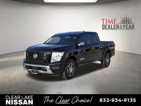 Used 2022 Nissan Titan SV AWD/4WD image 3