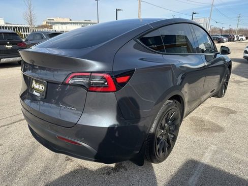 Used 2022 Tesla Model Y Long Range image 6