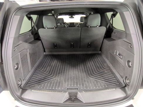 Certified 2022 Chevrolet Suburban RST w/ Luxury Package AWD/4WD image 37