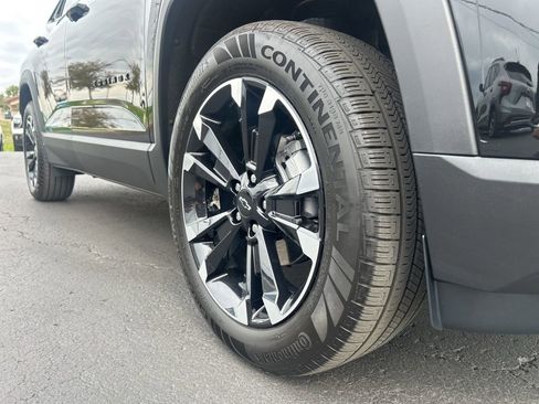 Used 2025 Chevrolet Equinox RS image 13