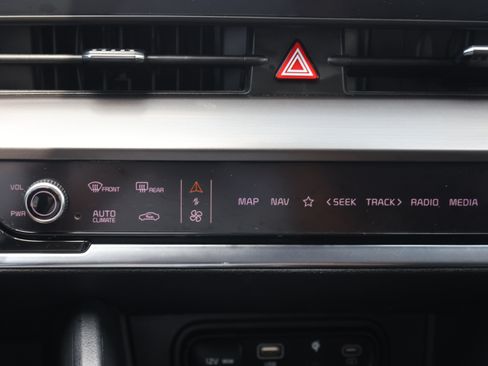 Used 2024 Kia Sportage EX FWD image 9