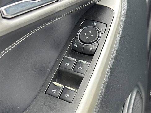 Used 2021 Ford Explorer XLT w/ Equipment Group 202A image 19