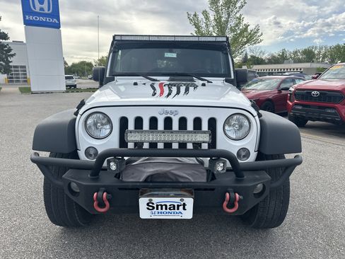 Used 2017 Jeep Wrangler Unlimited Sport w/ Quick Order Package 24S AWD/4WD image 8