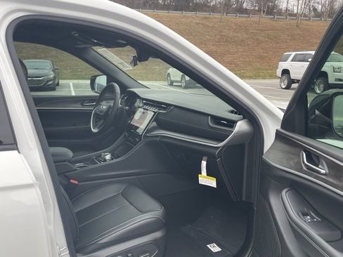 New 2025 Jeep Grand Cherokee L Limited image 48