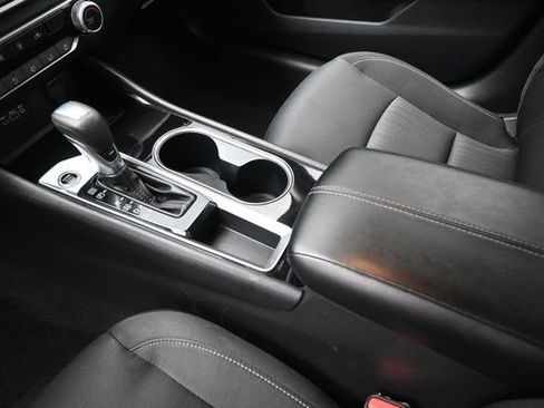 Used 2024 Nissan Altima 2.5 SV FWD image 31