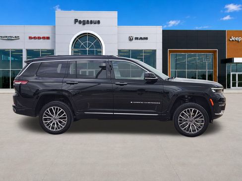 Used 2025 Jeep Grand Cherokee L Summit w/ Advanced Protech Group IV AWD/4WD image 7