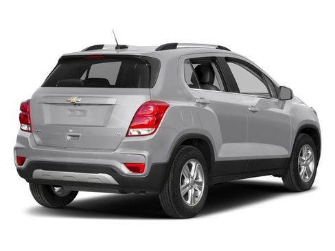 Used 2017 Chevrolet Trax LT w/ Driver Confidence Package AWD/4WD image 2