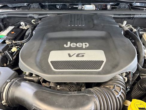 Used 2017 Jeep Wrangler Unlimited Sport w/ Quick Order Package 24S AWD/4WD image 26
