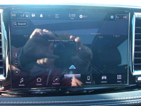 Used 2024 Chrysler Pacifica Limited w/ S Appearance Package image 22