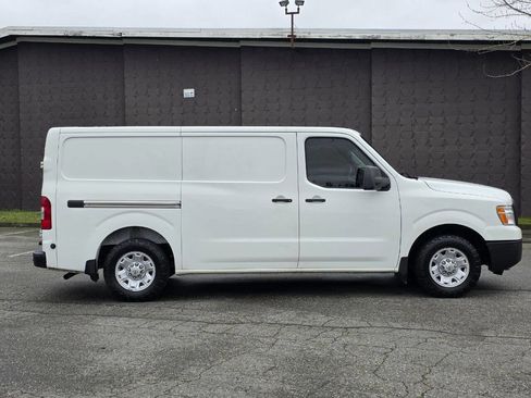 Used 2017 Nissan NV 1500 SV w/ Back Door Glass Package image 4