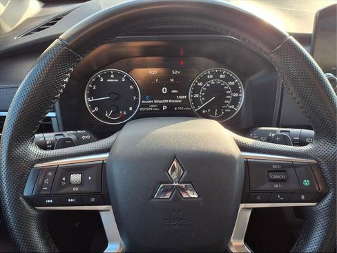 Used 2024 Mitsubishi Outlander SE image 15