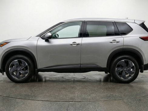 Used 2025 Nissan Rogue SV FWD image 5