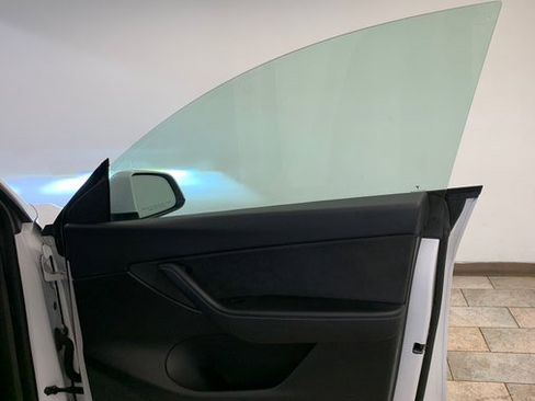 Used 2021 Tesla Model Y Long Range image 51