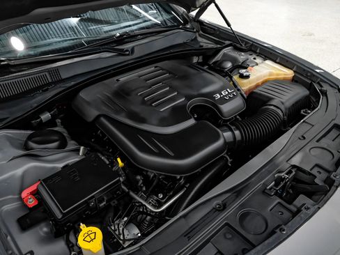 Used 2018 Chrysler 300 S w/ 300S Premium Group RWD image 67