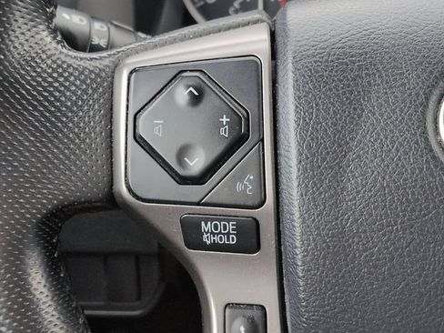 Used 2020 Toyota Tacoma SR5 RWD image 23