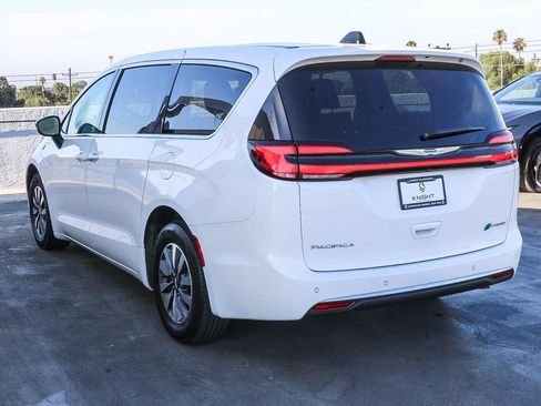 Used 2024 Chrysler Pacifica Limited FWD image 7