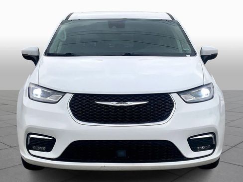 Used 2023 Chrysler Pacifica Touring-L FWD image 6