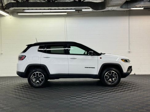 Used 2024 Jeep Compass Trailhawk w/ Trailhawk Convenience Group image 4
