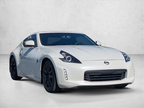 Used 2020 Nissan 370Z Coupe RWD image 3