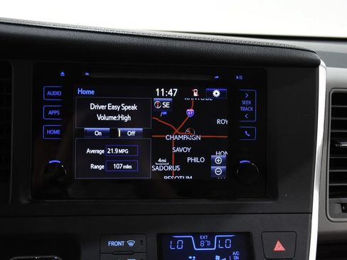 Used 2015 Toyota Sienna XLE Premium FWD image 16