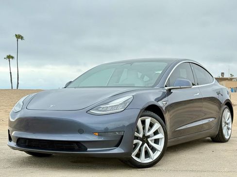 Used 2020 Tesla Model 3 Standard Range Plus image 1