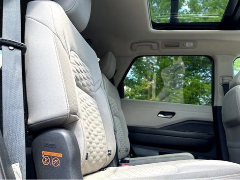 Certified 2022 Nissan Pathfinder SV w/ SV Premium Package AWD/4WD image 17