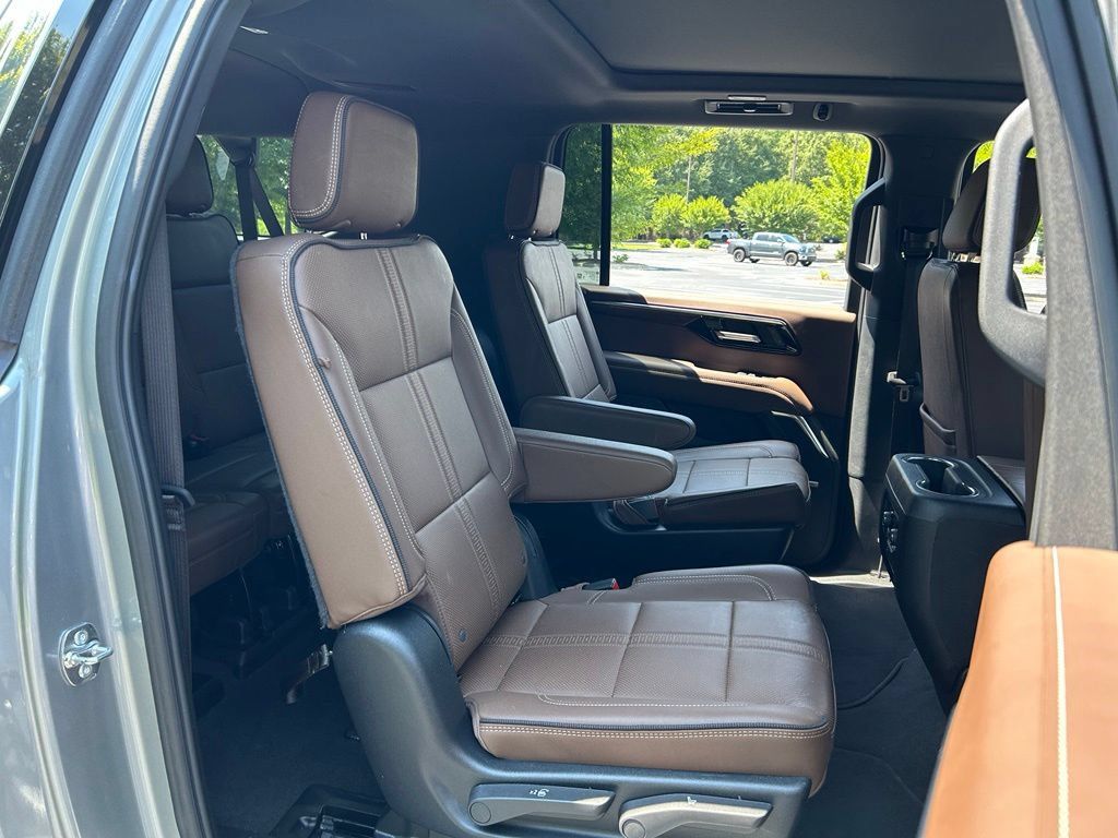 Used 2025 Chevrolet Suburban High Country w/ Sun And Tow Package AWD/4WD image 55