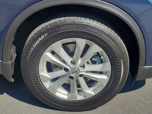 Used 2015 Nissan Rogue SV w/ SV Premium Package FWD image 6