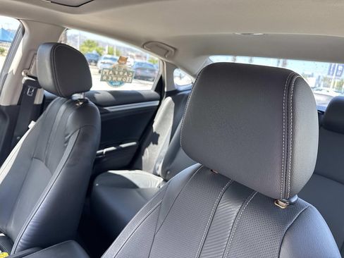 Used 2018 Honda Civic Touring image 19