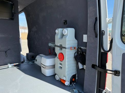 Used 2013 Freightliner Sprinter 2500 RWD image 18