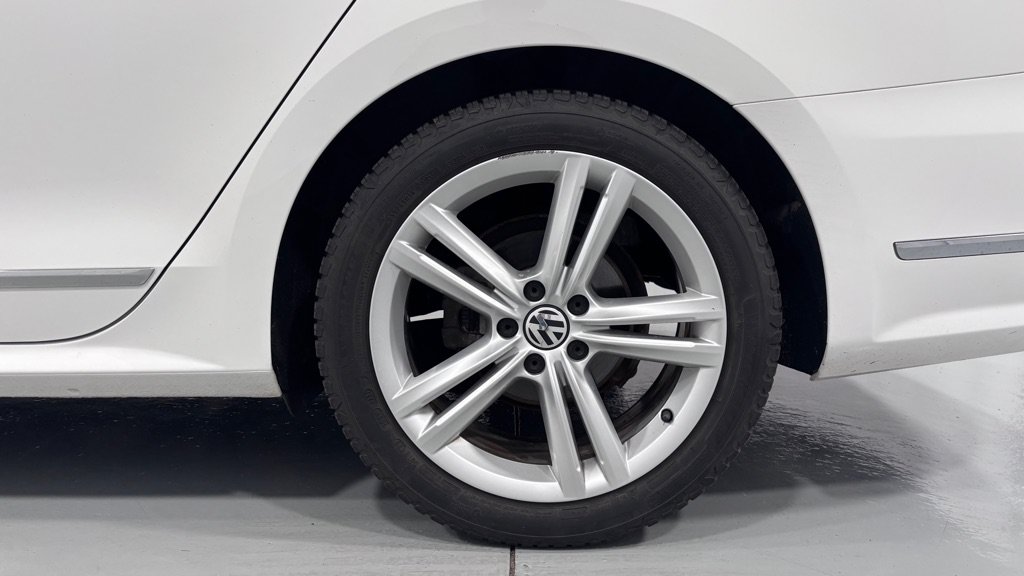 Used 2014 Volkswagen Passat TDI SEL Premium FWD image 32