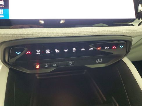 New 2026 Jeep Cherokee Laredo AWD/4WD image 19