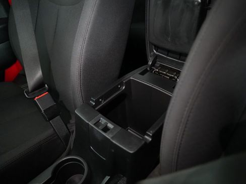 Used 2016 Jeep Wrangler Sport image 30