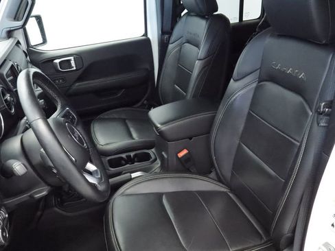 Used 2018 Jeep Wrangler Unlimited Sahara w/ Uconnect 4C Nav & Sound Group AWD/4WD image 23