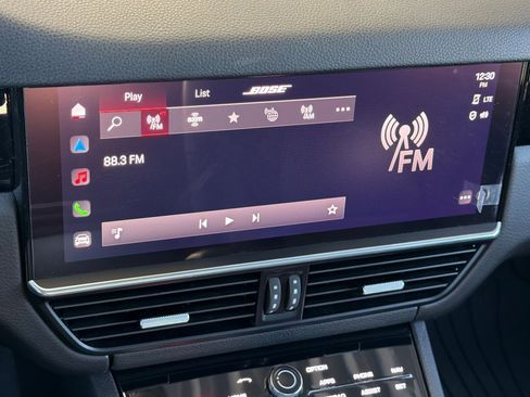 Used 2023 Porsche Cayenne Platinum Edition image 17