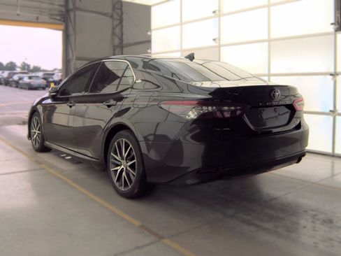 Used 2022 Toyota Camry XLE FWD image 10