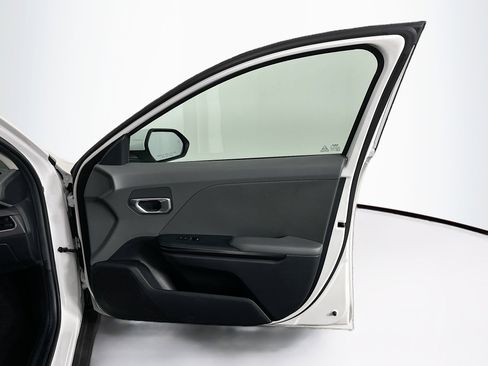 Used 2025 Kia K4 LXS image 32