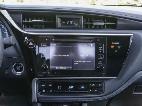 Used 2017 Toyota Corolla SE w/ SE Premium Package FWD image 13